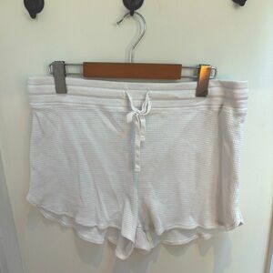 TNA Melrose shorts size L women’s